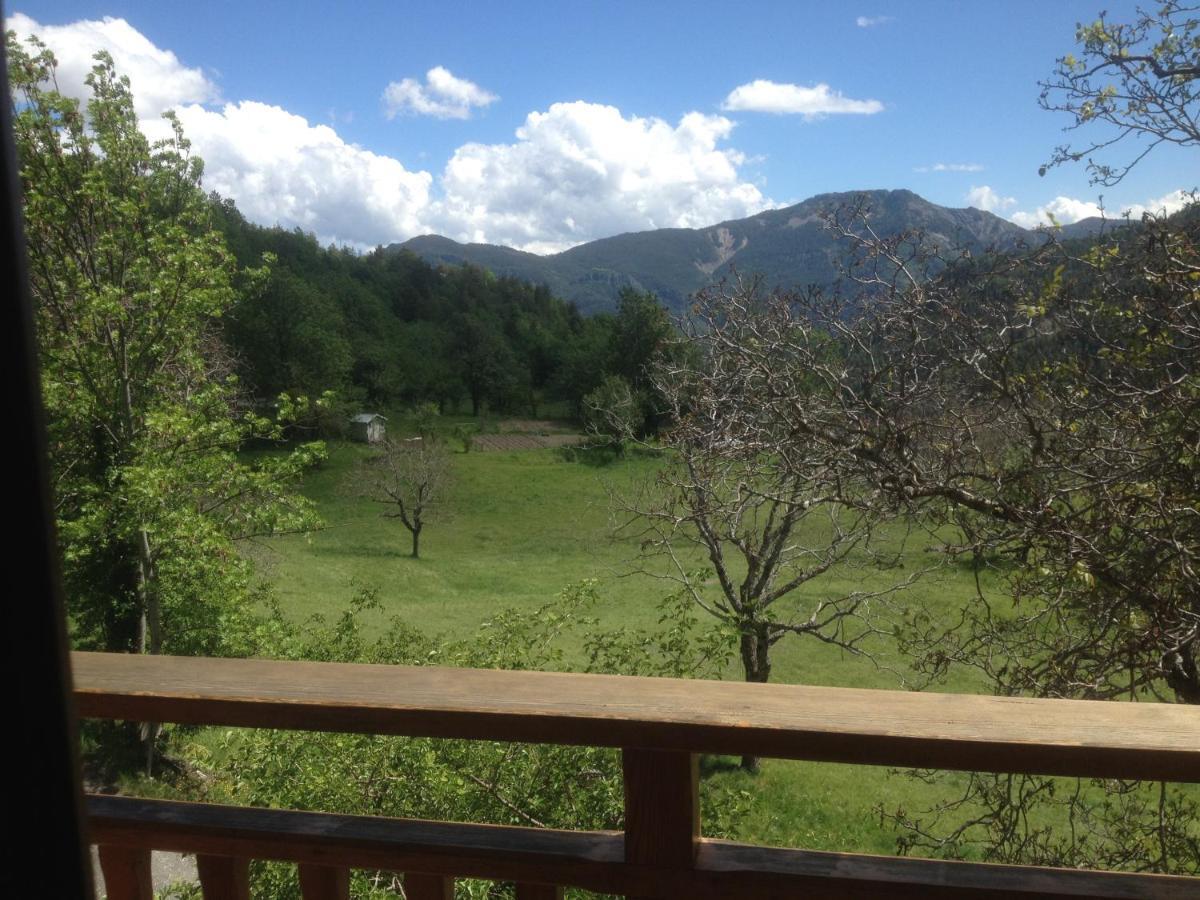 Eco-Hotel Et Yourtes Du Mercantour Guillaumes Ngoại thất bức ảnh
